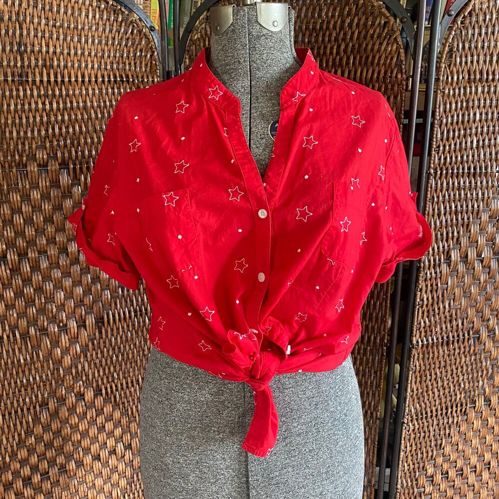 Size XL//Vintage 90s Red Short Sleeve Button Up with White Star Embroidery